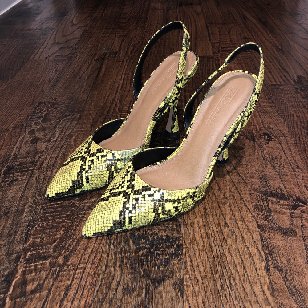 Yellow Snakeskin Pointed Toe Heels 💛